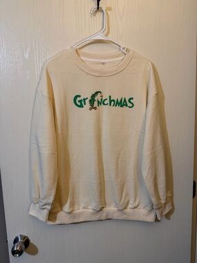 Women’s Grinchmas Crewneck Sweatshirt Size Medium NWOT